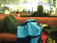 durmiendo en el aeropuerto