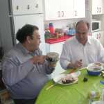 Mi �nico t�o y mi pap�

My only uncle and my father