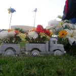 Una piedra en forma de cami�n de juguete marca la tumba de un ni�o que muri� a un d�a de nacer

A stone with the form of a toy truck marks the tomb of a child that died one day after being born