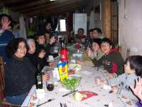 Toda la familia reunida

The whole family together