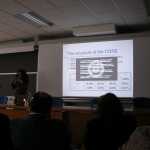 La primera vez que veo un Mac fallar tan estrepitosamente, justo durante una presentaci�n de D.

The first time I see a Mac failing so bad, and it was right during D.'s presentation