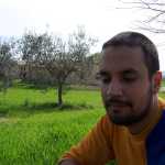 Un buen picnic con hamburguesas vegetarianas, en el valle que rodea el centro hist�rico

Having a nice picnic with vegetarian hamburgers, in the valley surrounding the storical center