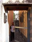 Saliendo a comprar un helado.Going out for an icecream.