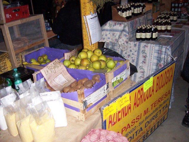 Frutas y productos t�picos.

Fruits and typical products.