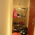 Pasillo a la entrada del departamento.Hall at the entrance of the flat.