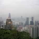 
La isla est� llena de rascacielos ...

The island is full of skyscrappers ...
