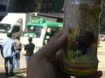 
Una bebida mal�sima hecha de unos frutos extra�os.

A very bad drink made of some strange fruits.
