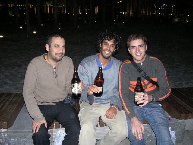 Los primeros tres días me quedé en un hostel donde conocí a T. de Israel y N. de Argentina. Nos fuimos a tomar unas cervezas a una plaza ...
The first three days I stayed at a hostel where I met T. from Israel and N. from Argentina. We went to have some beers in the street ...
Los primeros tres días me quedé en un hostel donde conocí a T. de Israel y N. de Argentina. Nos fuimos a tomar unas cervezas a una plaza ...
The first three days I stayed at a hostel where I met T. from Israel and N. from Argentina. We went to have some beers in the street ...