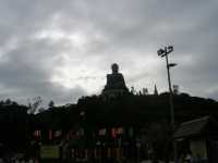 
El Buda de Tian Tan: el buda sentado, de bronce, al aire libre, m�s grande del mundo (los 3 calificativos son necesarios).

The Tian Tan Buddha: the largest seating, brass, open-air budha in the world (the 3 qualificatives are necessary).
