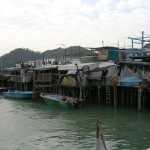 
Hab�an muchas palafitos, como los que hay en Chiloe (una isla en el sur de Chile).

There were many stilt houses, as the ones in Chiloe (an island in the south of Chile).
