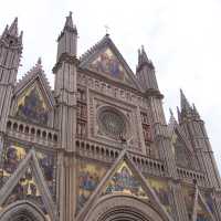 El Duomo (catedral) de Orvieto

Orvieto's Duomo (cathedral)