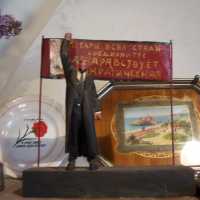 Una estatuilla rusa de Vladimir Ilich Ulianov (Lenin)

A small russian figure of Vladimir Ilich Ulianov (Lenin)