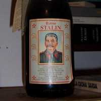 Un vino con etiqueta de I�siv Zissari�novich Dzugahsvihli (Stalin)

A wine with I�siv Zissari�novich Dzugahsvihli's (Stalin) label