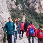G., D. y R. camino a la cueva.G., D. and R. on the way to the cave.