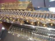 Calculadora de Leibniz: un dispositivo para realizar calculos de hasta 8 cifras.

Leibniz's calculator: a device for arithmetic of up to 8 digits.