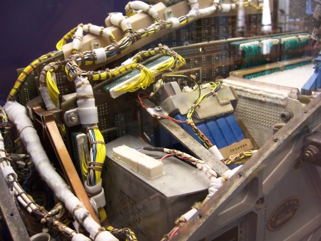 Un computador que vol� al espacio en los 70s.

A computer that flew to space in the 70s.
