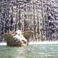 Una diosa emerge del r�o

A godess emerging from the river
