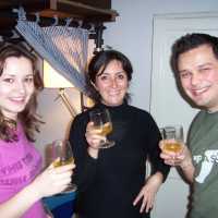 Disfrutando un rico "licor de oro" de Chilo�, en el sur de Chile

Enjoying a nice "licor de oro" (golden liquor) from Chiloe, in the south of Chile