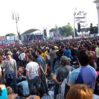 Un gran recital gratuito de primero de mayo, con muchos grupos de m�sica italiana

A big free concert on may first, with many groups of Italian music