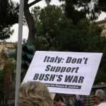 "Italia: no apoyes la guerra de Bush" una manifestaci�n de ciudadanos norteamericanos contra la guerra

A demonstration of US citizens against the war

