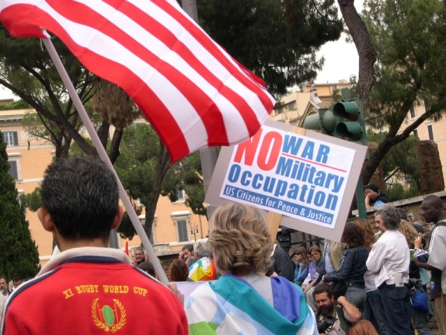 "No guerra, no ocupaci�n militar" en la manifestaci�n contra la guerra

At the demonstration against the war

