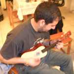 El guitarreo de C. m�s corto en sus a�os como m�sico

The shortest guitar session by C. in his years as musician