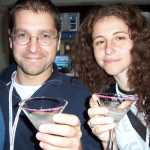 S. y D. disfrutando sus Yahoo!tinis

S. and D. enjoying their Yahoo!tinis