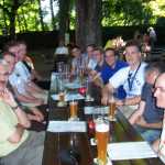 Cervezas con colegas en un Biergarten (jard�n de cervezas) junto al Max Planck Institut f�r Informatik en Saarbrucken, Alemania

Beers with collegues in a Biergarten (beer garden) next to the Max Planck Institut f�r Informatik inSaarbrucken, Germany