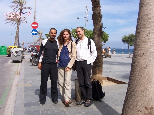 D., S. y yo en la playa de Barcelona

D., S. and me at the beach in Barcelona