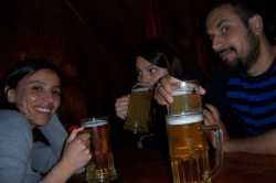Unas cervezas con L. y S.A few beers with L. and S.