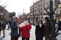 A. fue con nosotros y T. + A. a Valls a comer Cal�ots ;-)A. went with us and T. + A. to Valls to have Cal�ots ;-)
