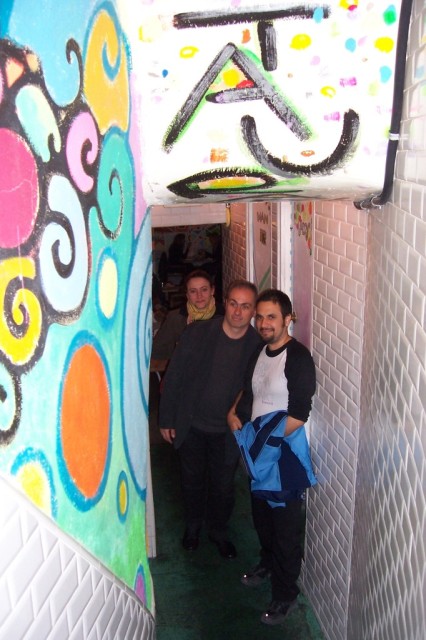 ... incluyendo el famoso Juicy Jones.... including the famous Juicy Jones.
