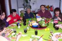 Mi t�o T. nos recibe en su casa  y en su mesaMy uncle T. receives us at his home and at his table