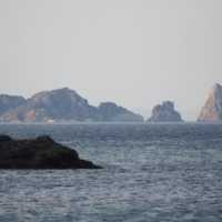 Vista del mar y las islas frente a la costaView of the sea and the islands in front of the coast