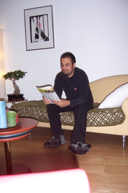 Con un regalo muy bueno que me hizo E.With a very nice gift from E.
