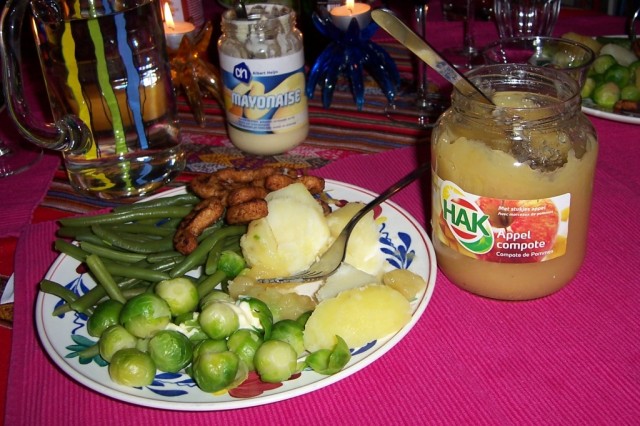 Algo que nos pareci� raro pero queda bastante bien: pur� de manzanas para las acompa�ar las papasSomething that seemed weird to us but is quite good: apple pur� for the potatoes
