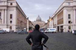 Mmmfff... mirando con desaprobaci�n el Pent�gono de CristoHmmph... looking dissaprovingly at Christ's Pentagon
