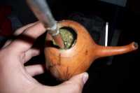 Tomando mate en un mate que ten�a un hoyo, que tap� con un f�sforoHaving a mate in a mate that had a hole, that I plugged with a match