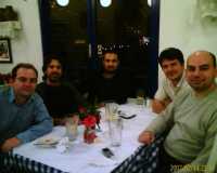 En un buen restaurant griego, con A., y los griegos P., S. y A.In a nice greek restaurant, with A. and the greek P., S., and A.