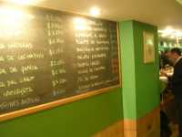 Precios en un restaurant (en pesos chilenos, aproximadamente 700CLP = 1EUR)Prices at a restaurant (in Chilean Pesos, roughly 500CLP = 1USD)