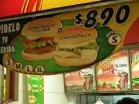 Sandwiches a 1.24 EUR, mostrados como "chicken palta" palta=aguacateSandwiches at 1.72 USD, advertised as "chicken palta" palta=avocado 