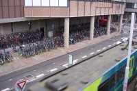 Hicimos un viaje corto a Utrecht ... estas son las bicicletas al lado de la estaci�n de trenesWe did a short trip to Utrecht ... these are the bicycles besides the train station