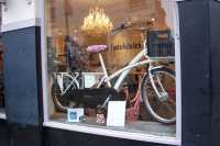 Una f�brica de bicicletas a la medida, donde vimos esta bicicleta para un adulto con dos ni�osA custom-made bicycles factory, where we saw this bicycle for an adult with two kids