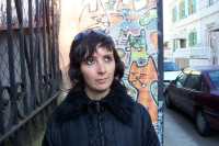 Fabiola est� constantemente acosando y siendo acosada por gatos ...Fabiola is constantly besieging and being besieged by cats ...
