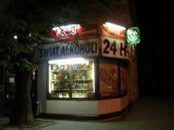 Varias botiller�as de 24 horas, una muestra m�s de la similitud entre Chile y PoloniaSeveral 24-hours bottle shops, another sample of the similarity between Chile and Poland