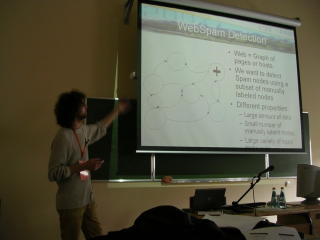L. durante la conferenciaL. during the conference