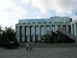 Uno de los momentos m�s emocionantes del viaje fue visitar este monumento a los ca�dos en el levantamiento de Varsovia (alrededor de 180.000 murieron; el levantamiento fue 1-5 Octubre 1944)One of the more emotive moments of the trip was visiting this monument to the fallen during the Warsaw uprising (about 180,000 died; the uprising was 1-5 October 1944)