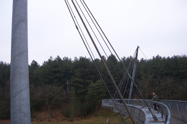 Un curioso puente asim�tricoA curious asymmetric bridge