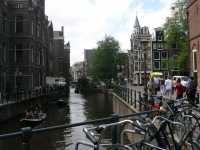 Una vista perfecta de Amsterdam: los canales y las bicicletasA perfect view of Amsterdam: the channels and the bicycles