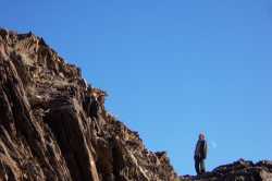 A., las rocas y la lunaA., the rocks and the moon